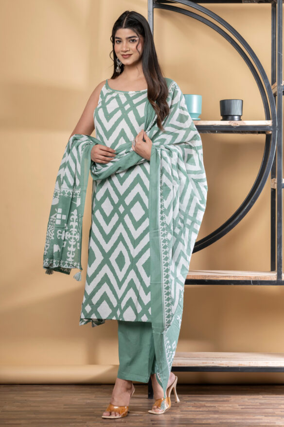 Women Geometric Printed Cotton Kurta with Trousers & Dupatta